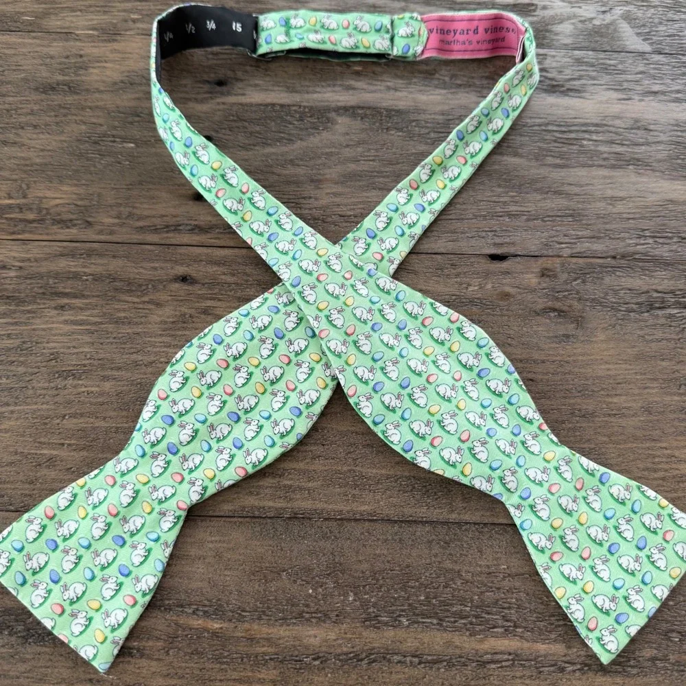 Vineyard Vines Mens Green Silk Easter Bunny Egg Print Self Tie Bow Tie USA Made